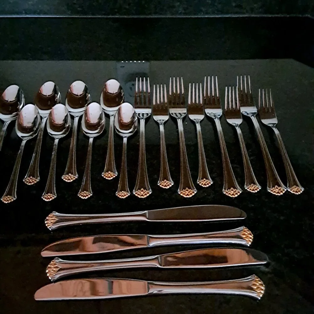 ***SALE***Oneida "Golden Virtue" SS Flatware, 20pc, Service for 4, Gold Tips - Picture 9 of 12